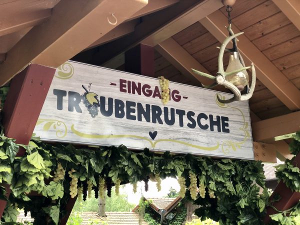Wo findet man Dinos, den Heuexpress und eine Wasserbahn mitten im